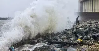 শ্রীলঙ্কার পর ভারতীয় উপকূলের দিকে ঘূর্ণিঝড় ‘ডিটওয়া’